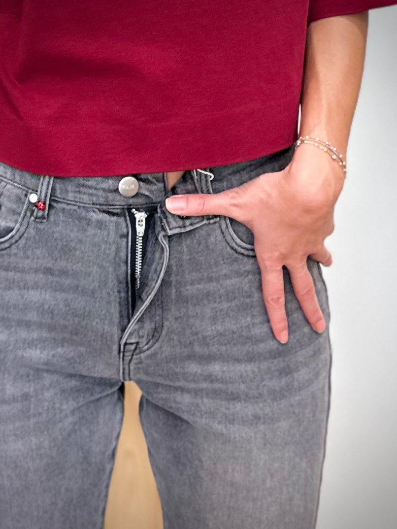 Gros plan fermeture zippée jean mom stone Patricia