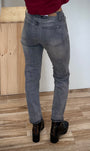 Dos du jean mom femme coupe droite vintage
