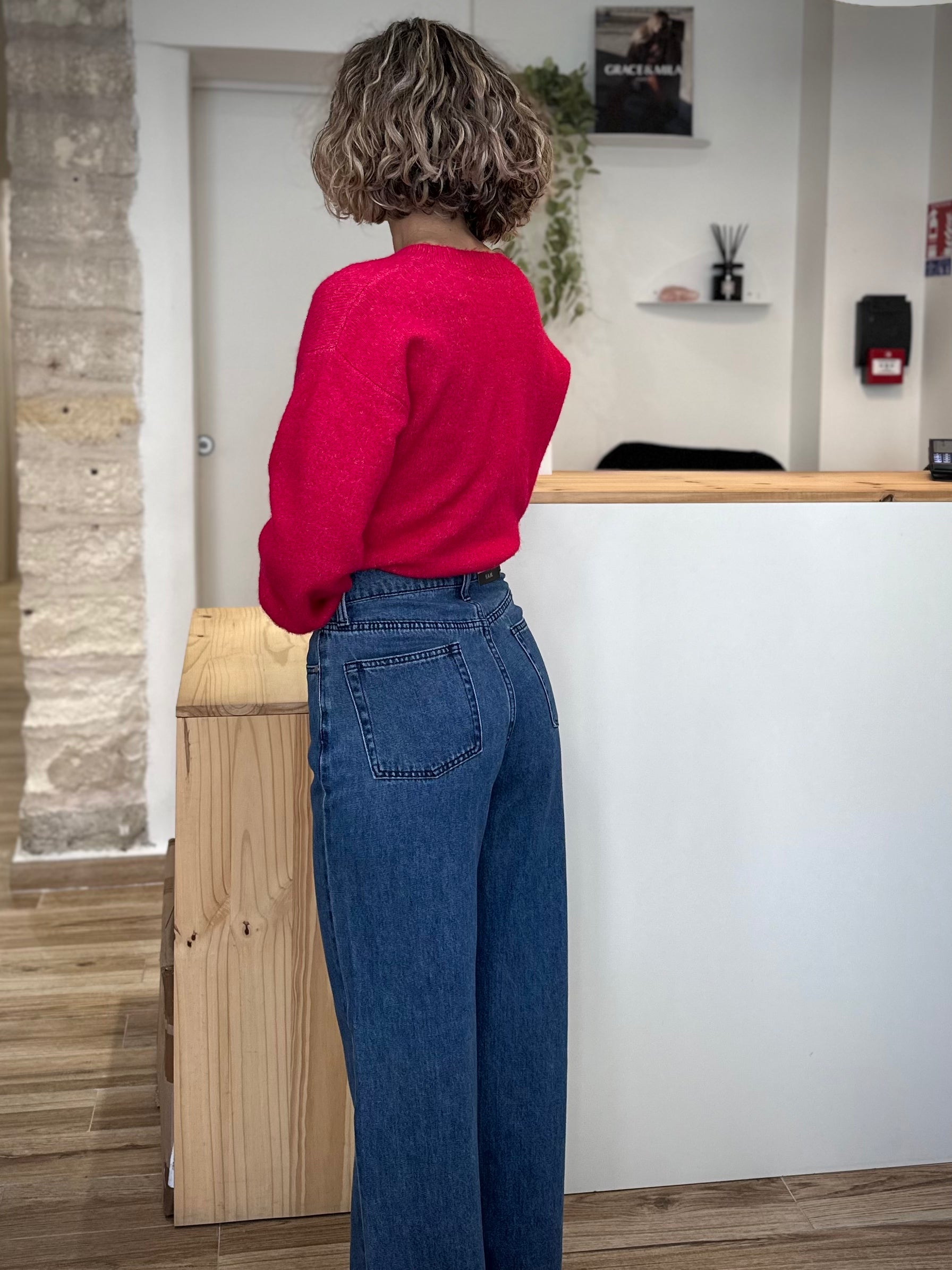 Vue arrière du jean, poches visibles