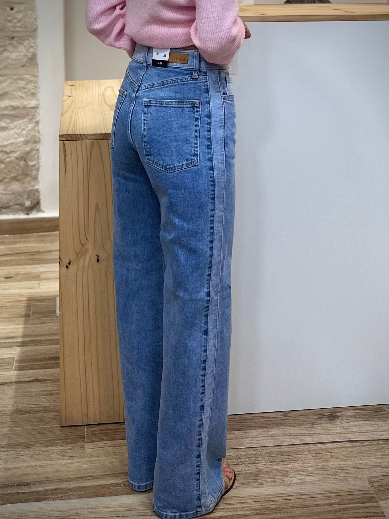 Jean bleu denim vue de profil