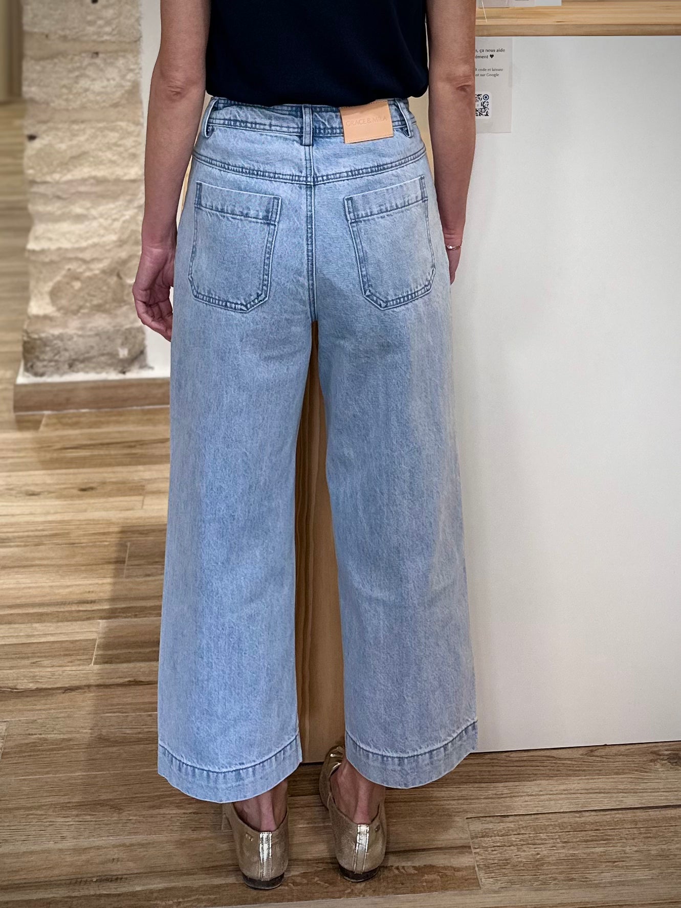 Jean loose sky blue femme vue de dos