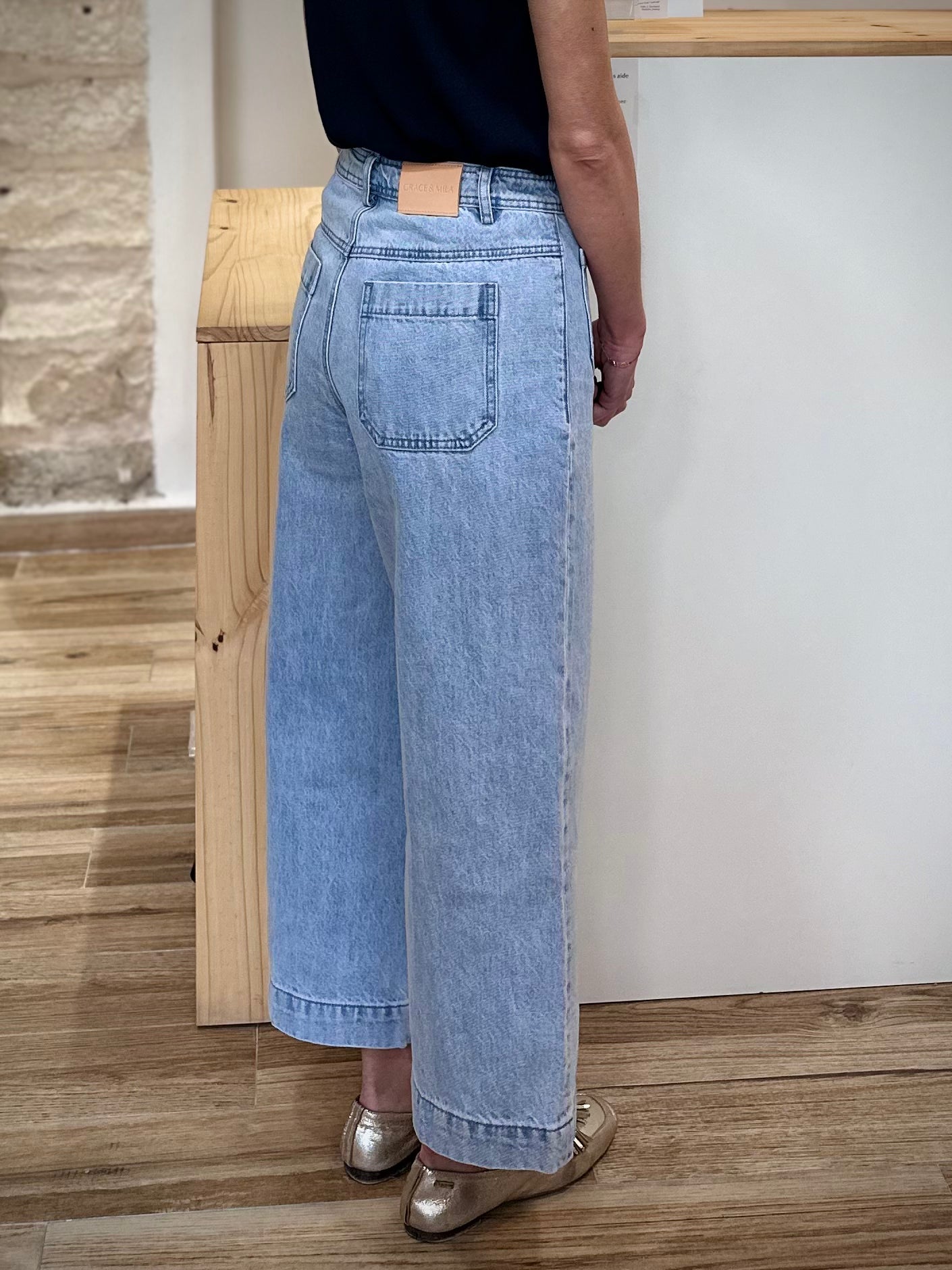 Jean sky blue femme casual chic de dos