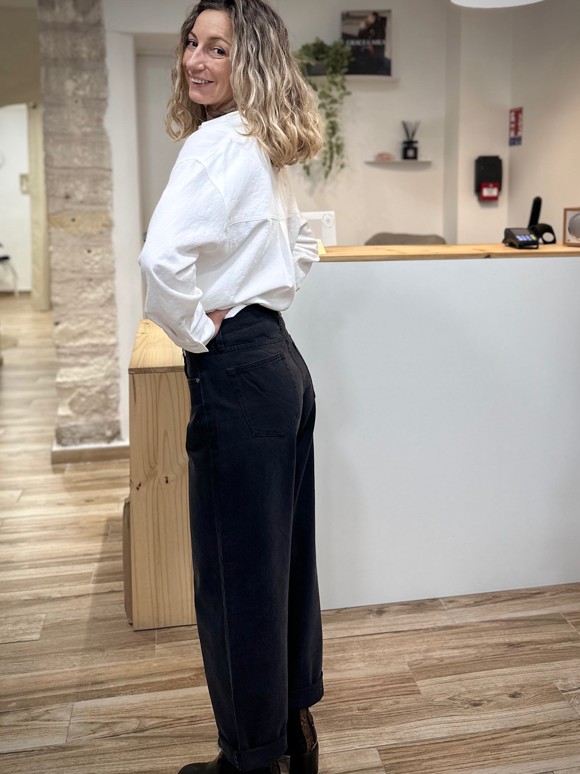 Look décontracté jean baggy noir et bottines
