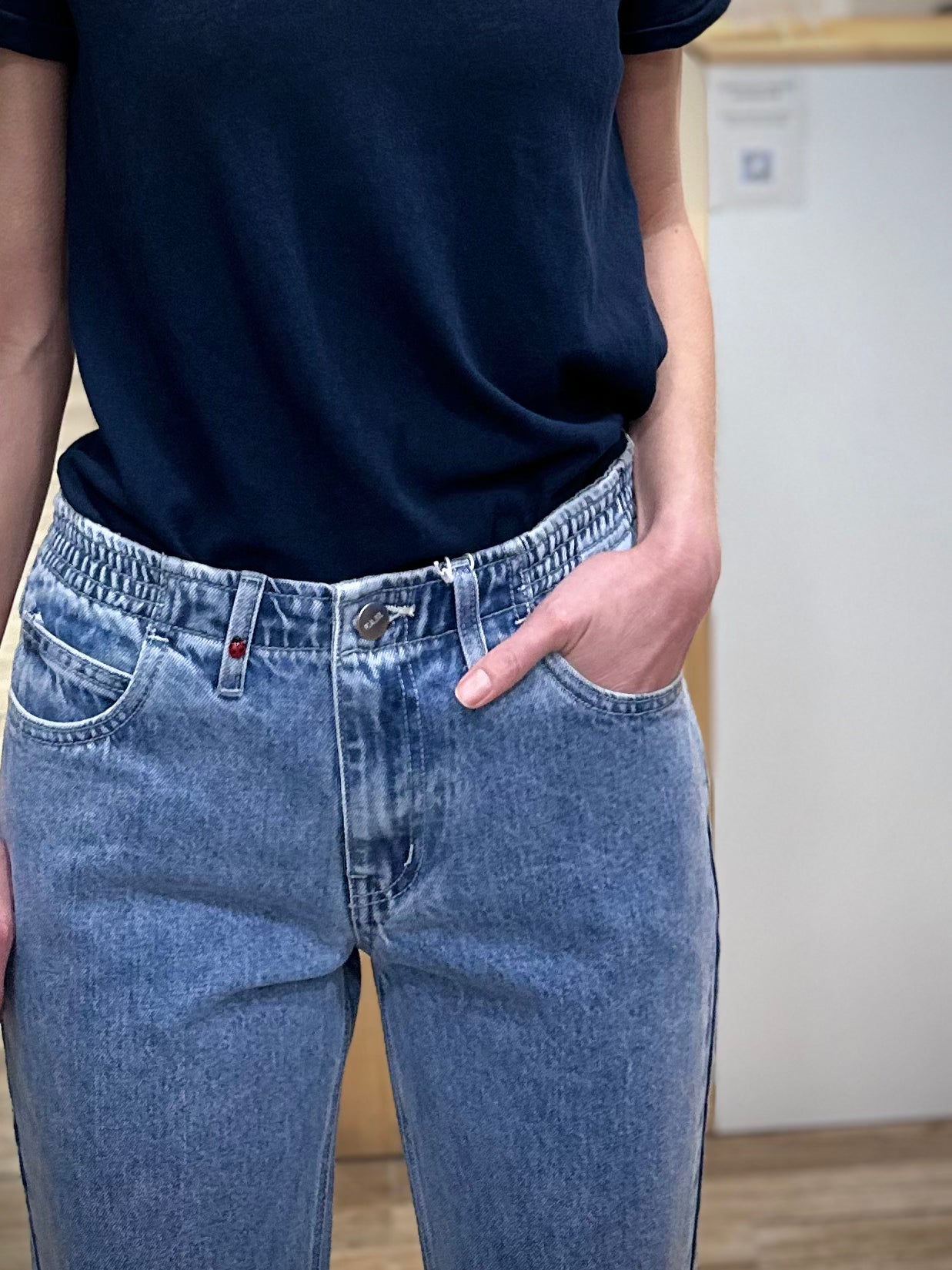 Détail cinq poches jean femme