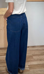 Dos d’un jean brut femme avec poches plaquées