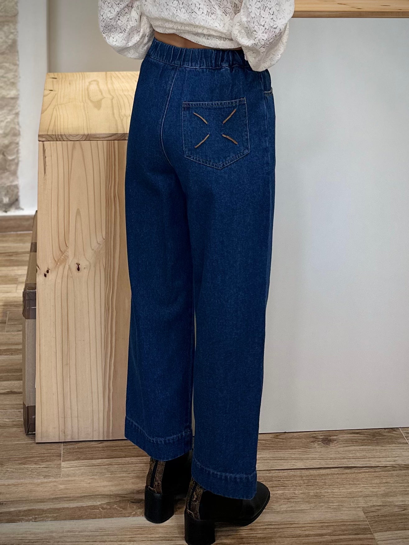 Jean en denim avec surpiqûres contrastées