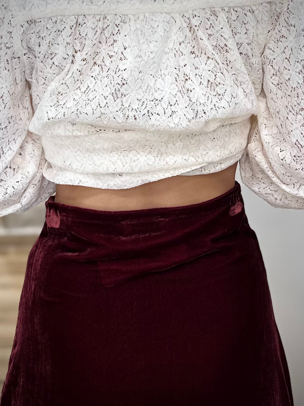 Zoom sur la taille haute de la jupe Justine de dos