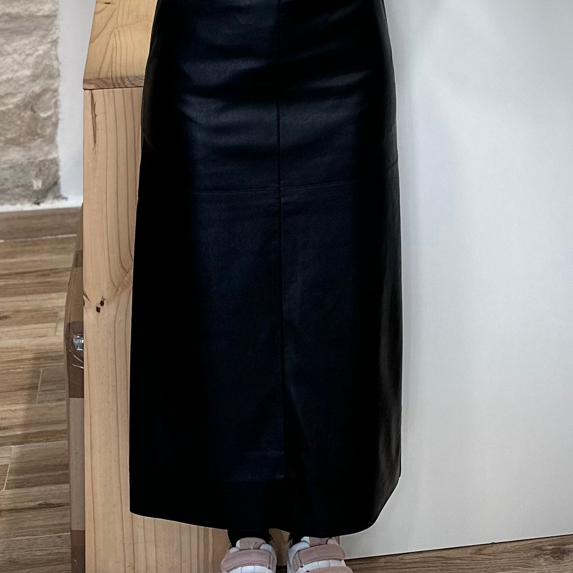 Jupe SIRENE coupe droite en cuir vegan noir