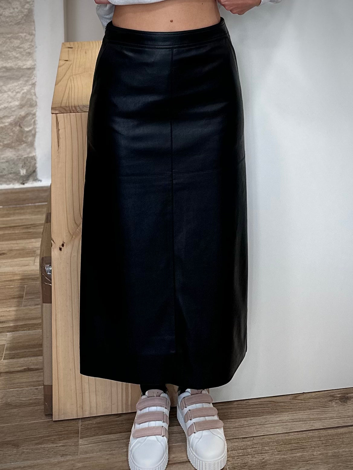 Jupe SIRENE coupe droite en cuir vegan noir