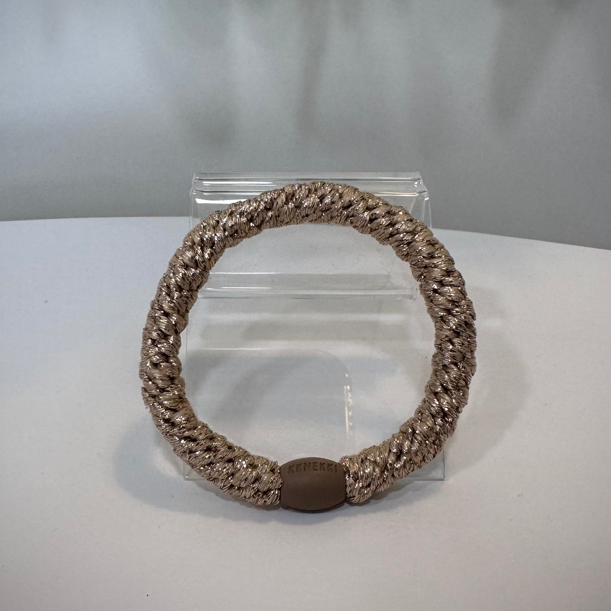 Gros plan élastique Kknekki beige pailleté