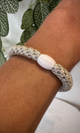 Bracelet Kknekki ivoire pailleté au poignet