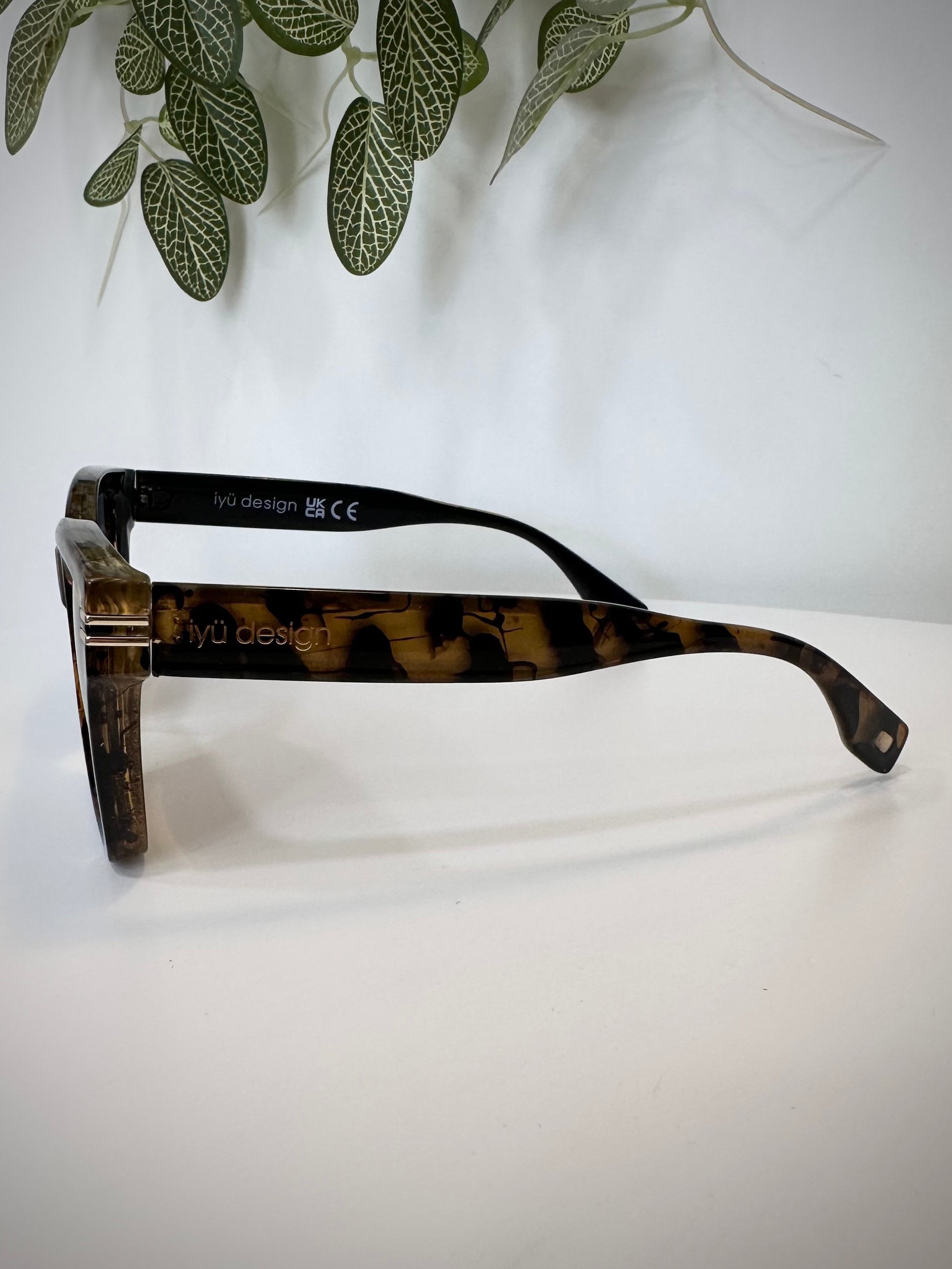 Lunettes rétro chic femme détail monture 