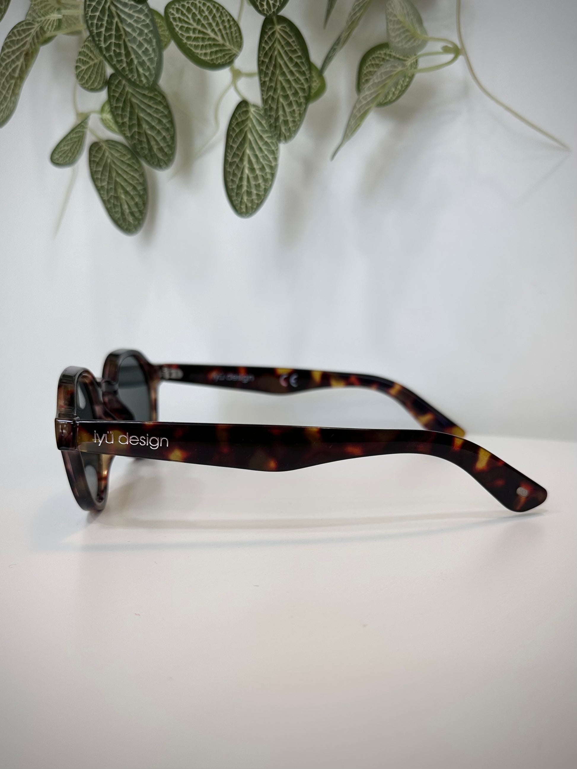 Détail monture écaille marron lunettes Orso 