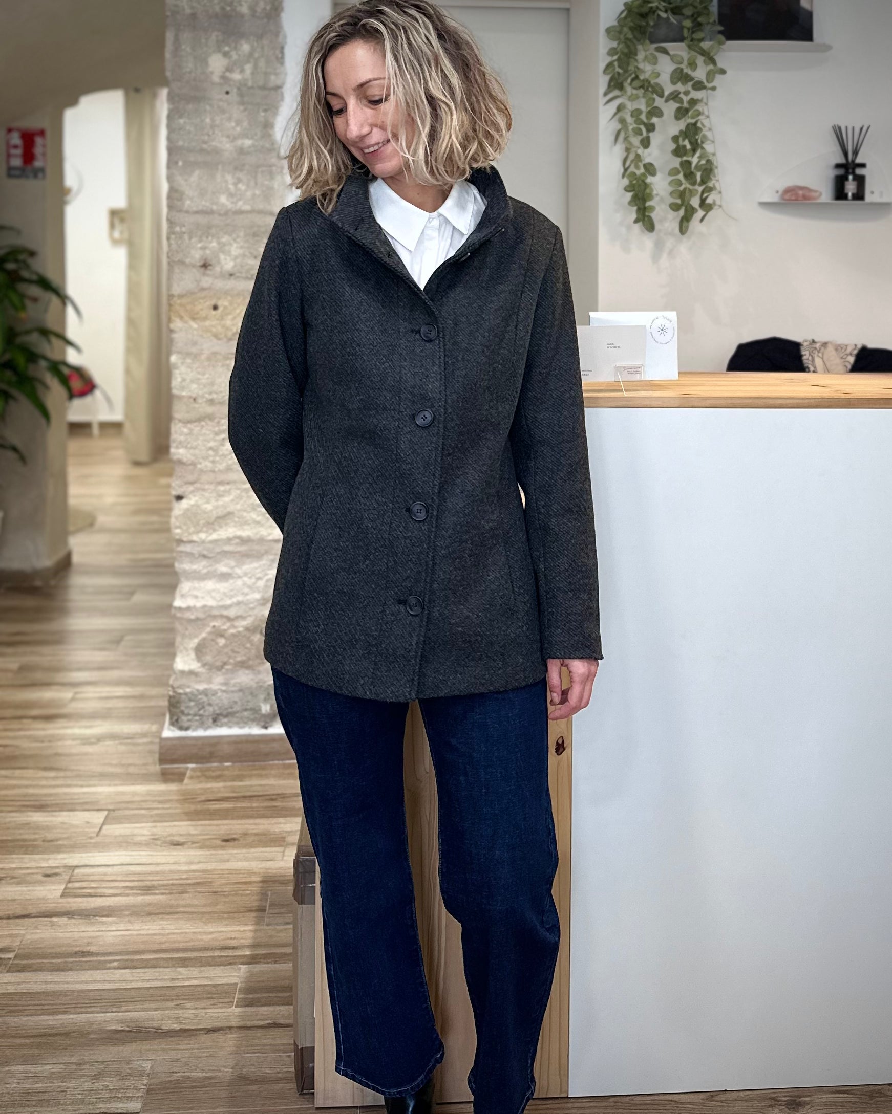 Manteau court femme col montant chic