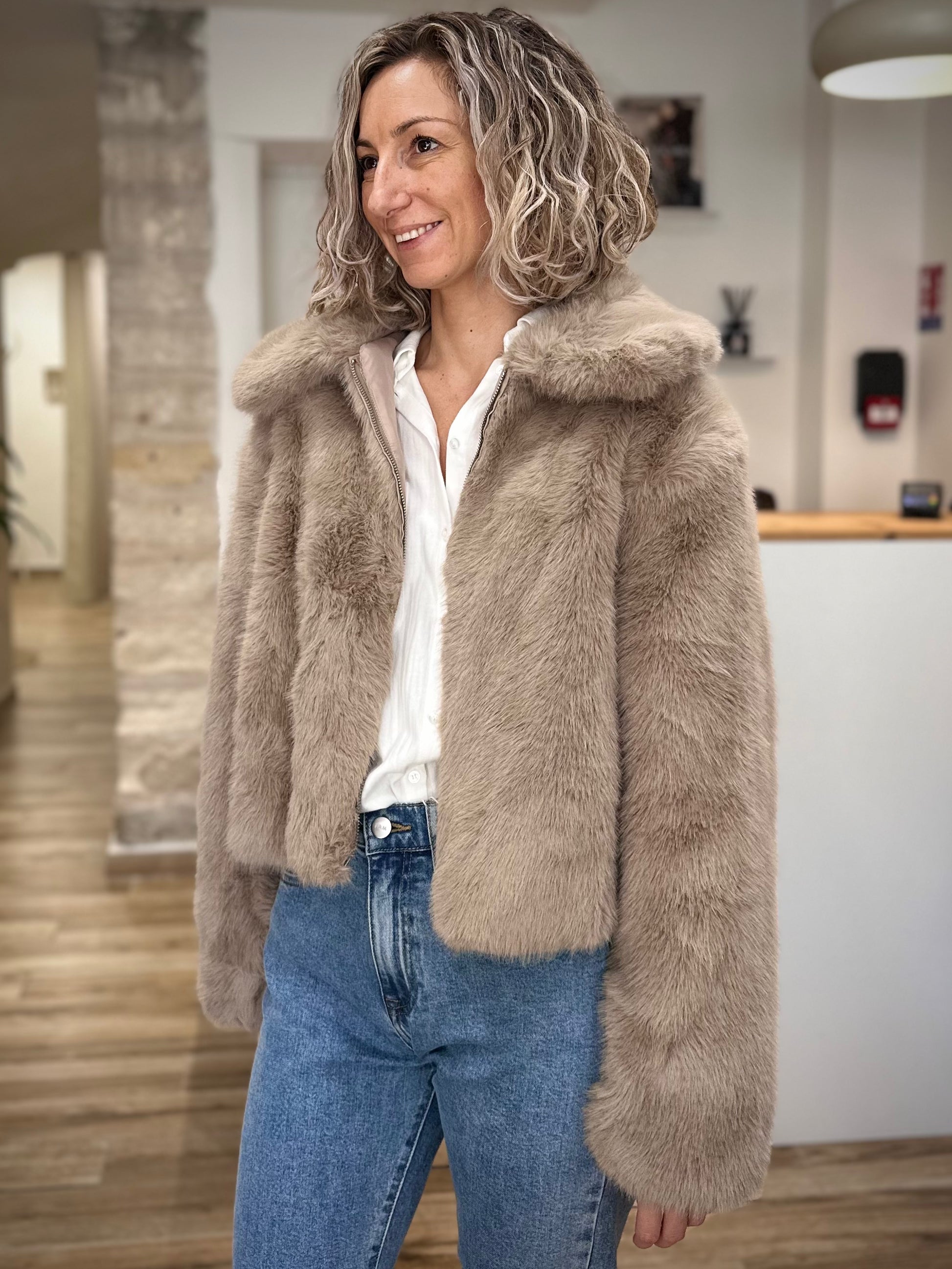 Manteau greige femme coupe droite élégante