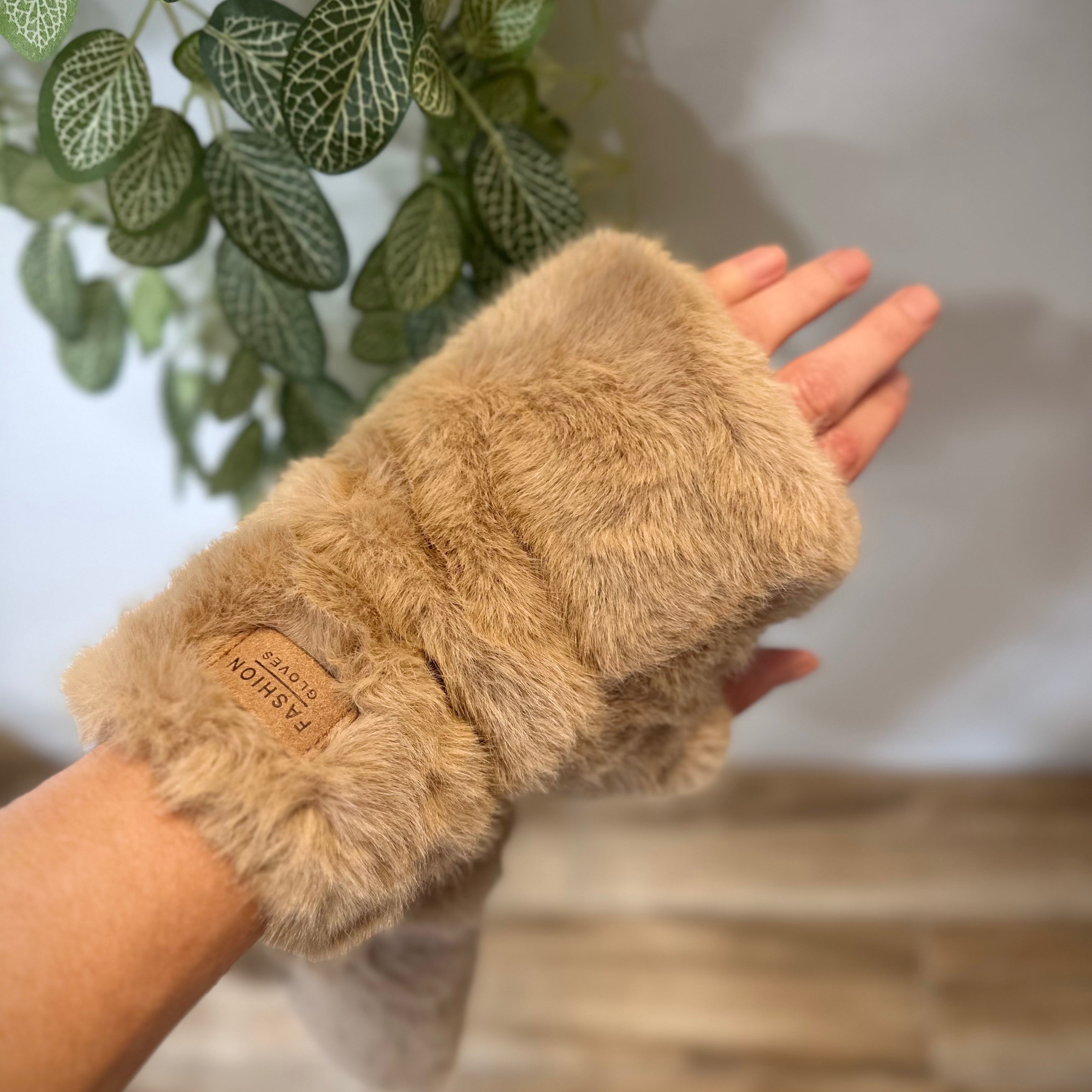 Texture douce mitaines fausse fourrure camel