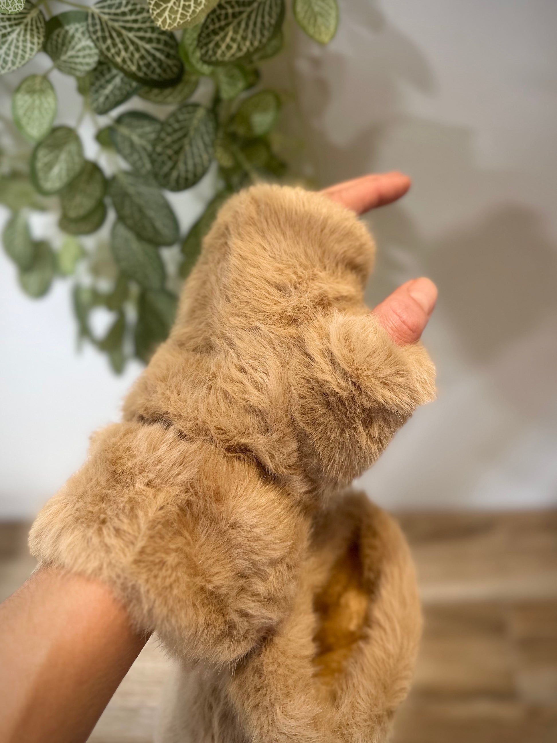 Mitaines femme hiver en fausse fourrure camel