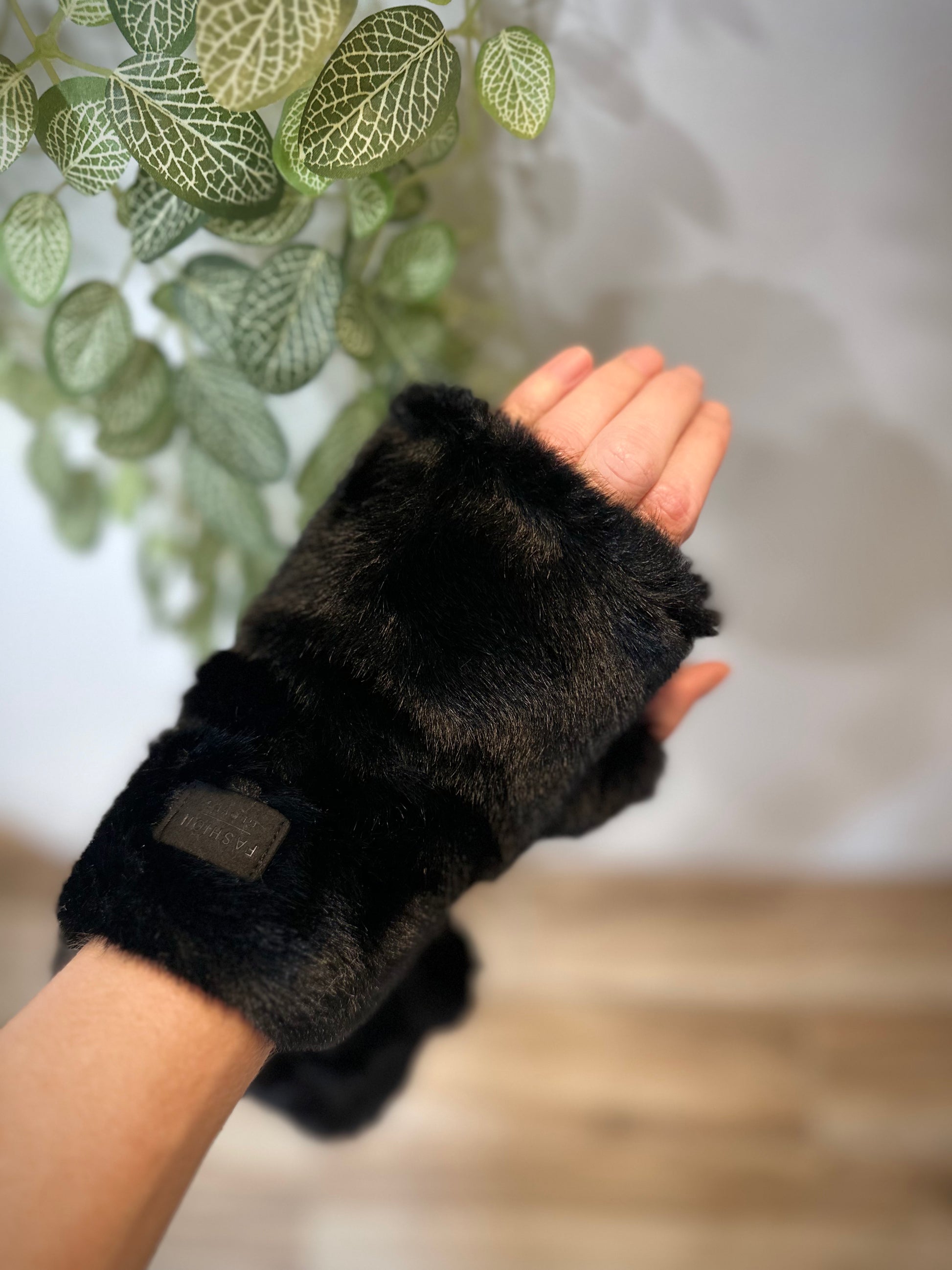 Mitaines femme hiver fausse fourrure noires