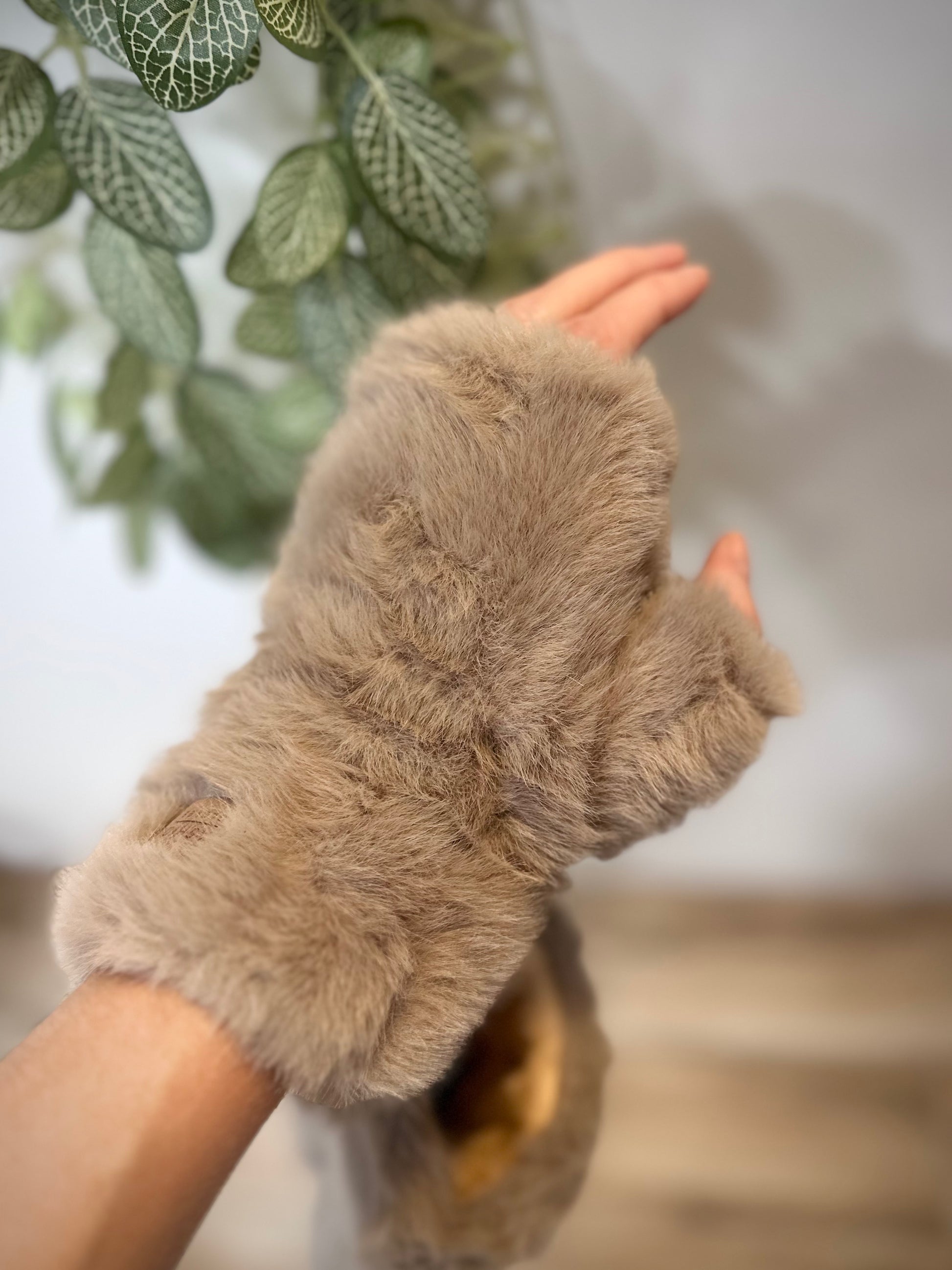 Mitaines cosy taupe pour tenue chic