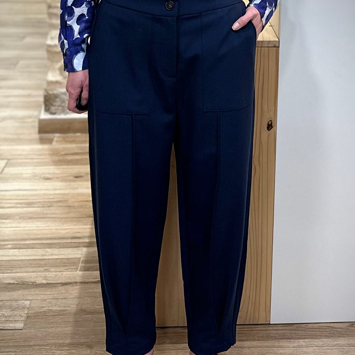 Pantalon bleu marine femme coupe barrel