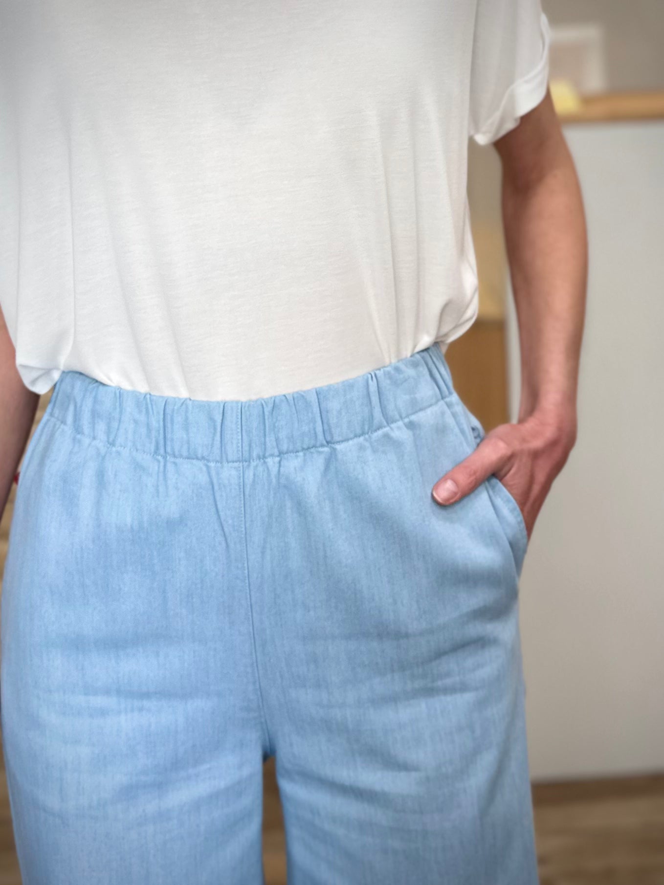 Détail taille élastiquée jean femme confortable 
