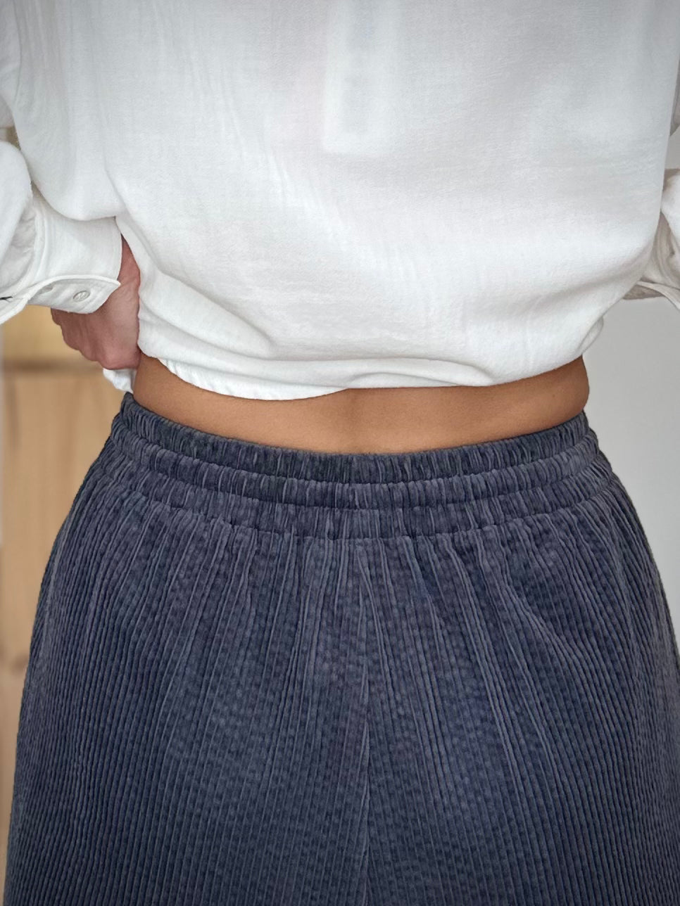 Zoom sur la taille élastiquée du pantalon LIBERTY