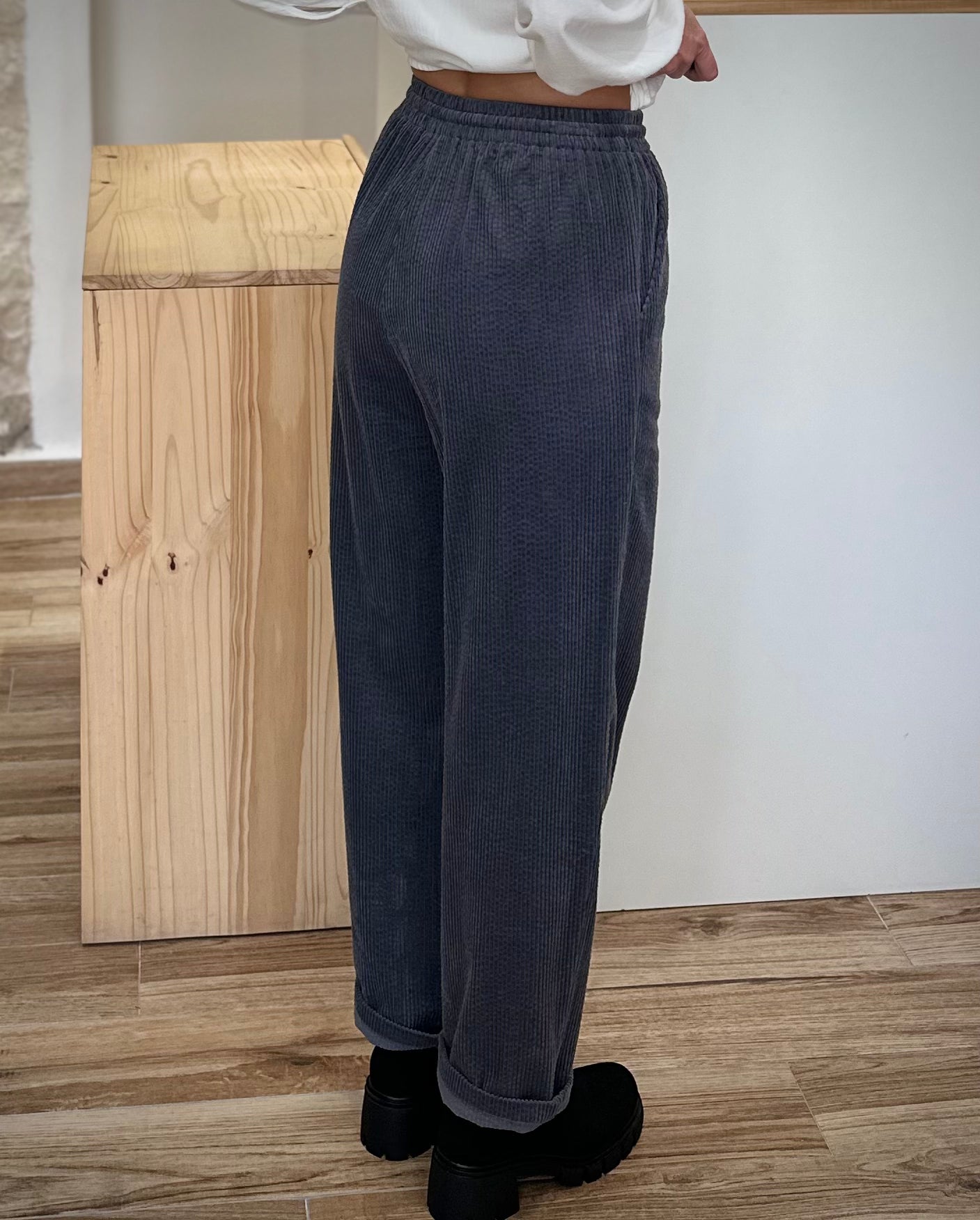 Pantalon velours côtelé style seventies moderne