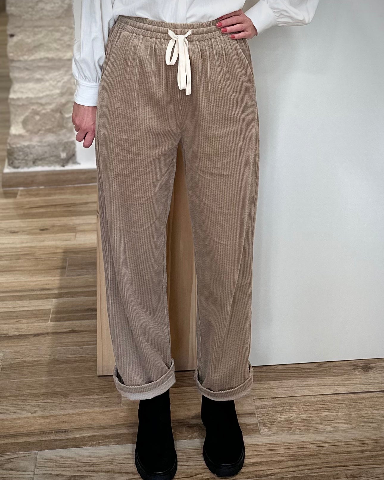 Pantalon LIBERTY greige coupe fluide