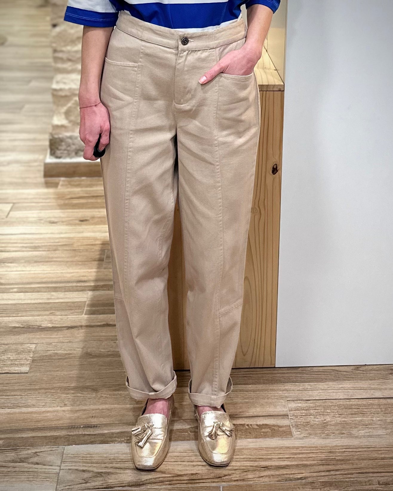 Pantalon beige femme coupe casual chic