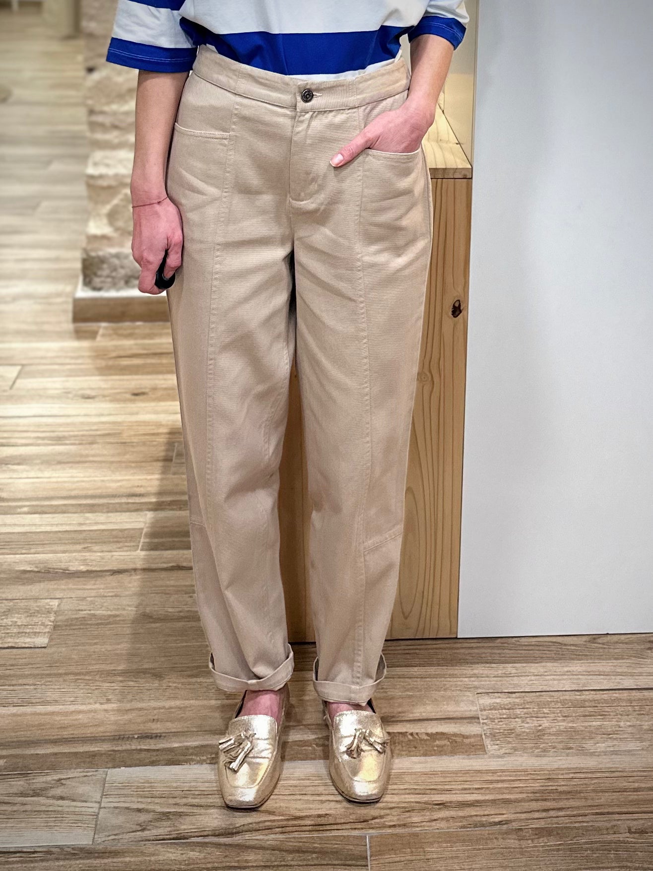Pantalon beige femme coupe casual chic