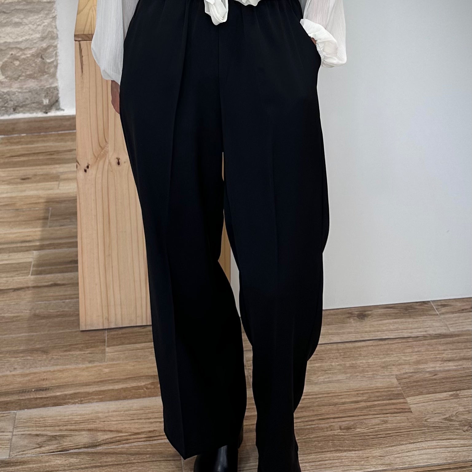 Pantalon NOBLESSE noir fluide avec poches italiennes