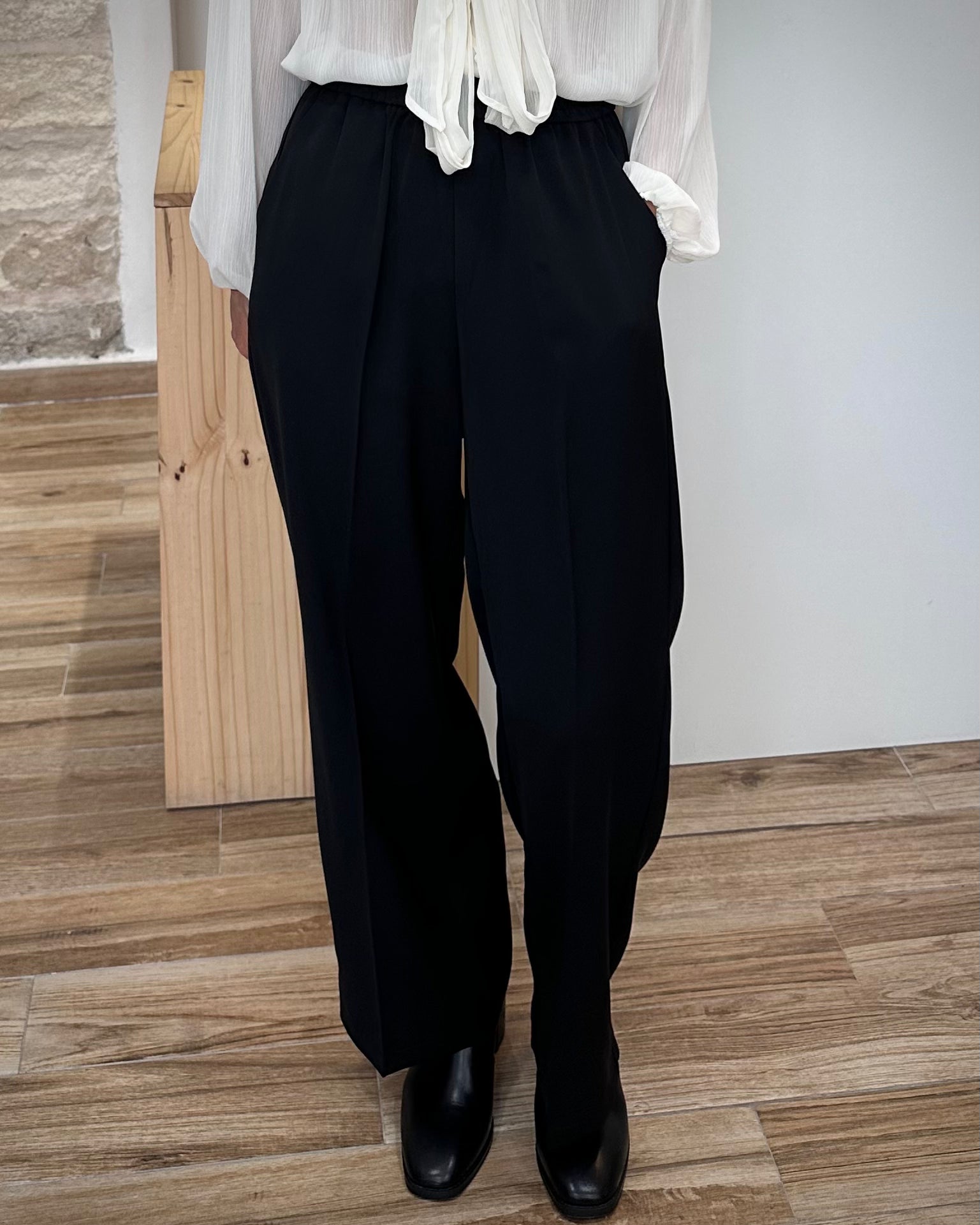 Pantalon NOBLESSE noir fluide avec poches italiennes