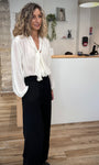 Vue lifestyle pantalon noir fluide décontracté chic