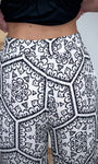 Détail tissu viscose pantalon fluide imprimé 