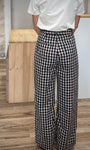 Vue de dos d’un pantalon vichy avec poches plaquées femme