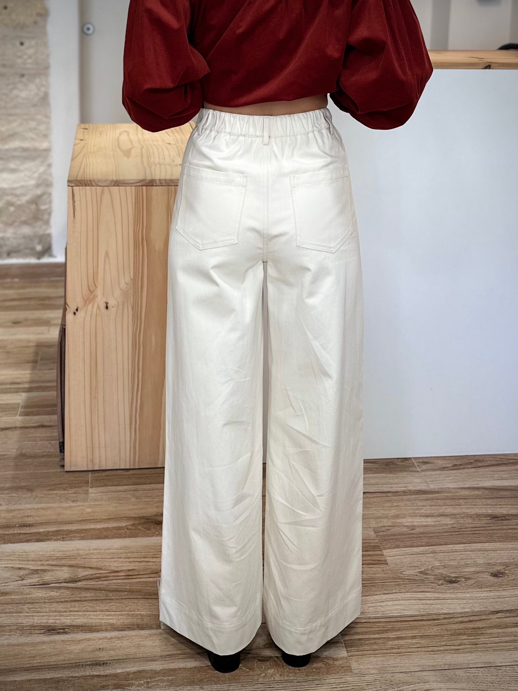 Vue de dos du pantalon PALMIRE avec poches plaquées