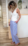 Look casual chic avec pantalon rayé 
