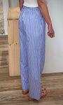 Pantalon rayé bleu blanc style moderne de profil