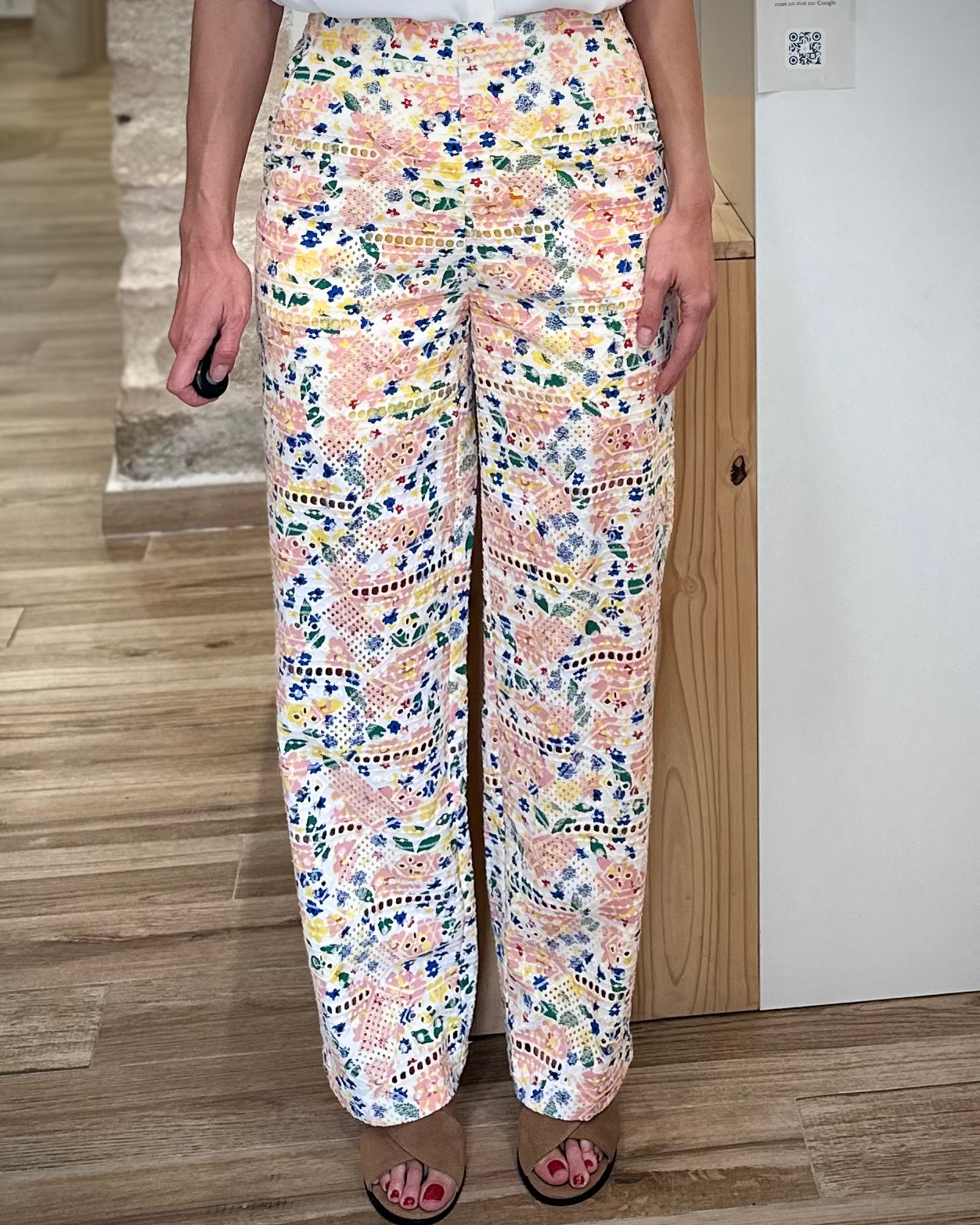 Pantalon taille haute femme avec broderies multicolores