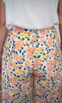 Détail des broderies colorées du pantalon femme Pirée de dos