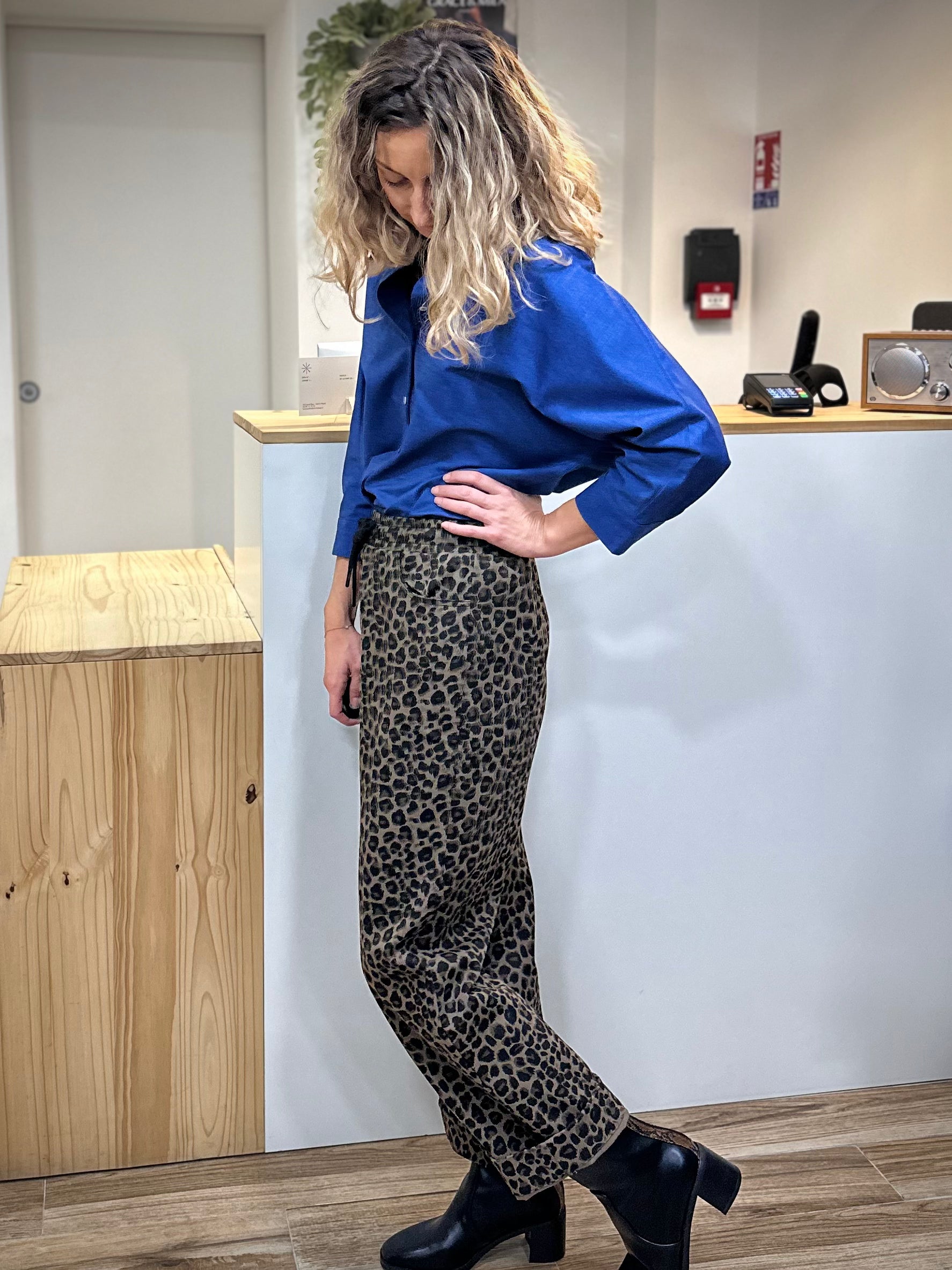Pantalon imprimé animal casual chic pour journée stylée