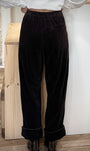 Coupe ample de pantalon velours côtelé femme