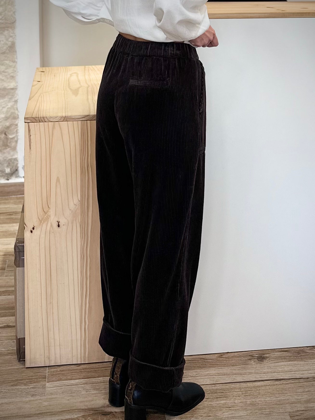 Style hivernal femme en pantalon chocolat