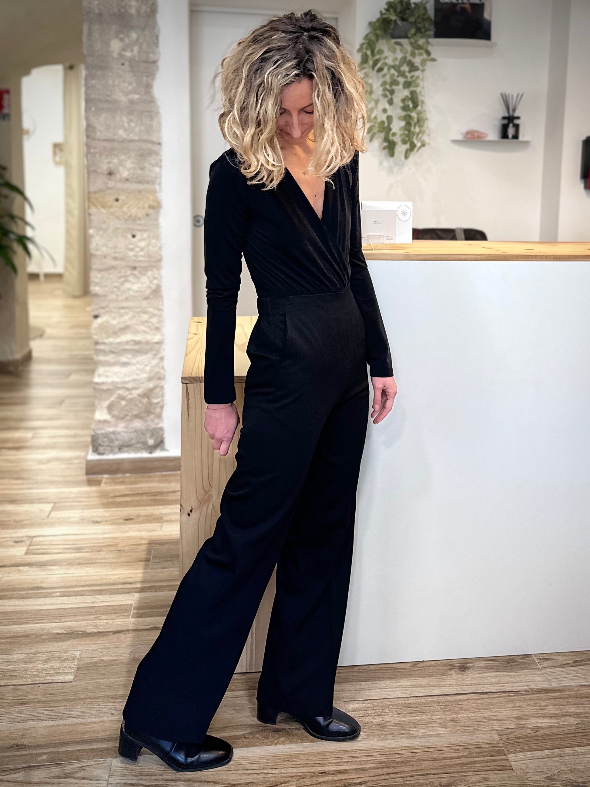 Silhouette allongée grâce au pantalon à jambes larges