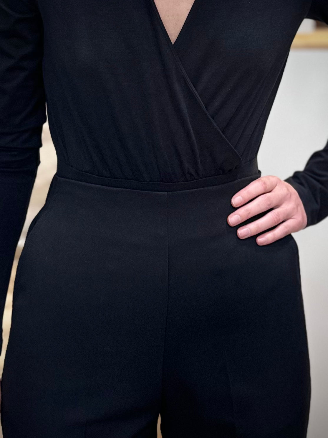 Détail couture et finitions du pantalon tailleur STEWART