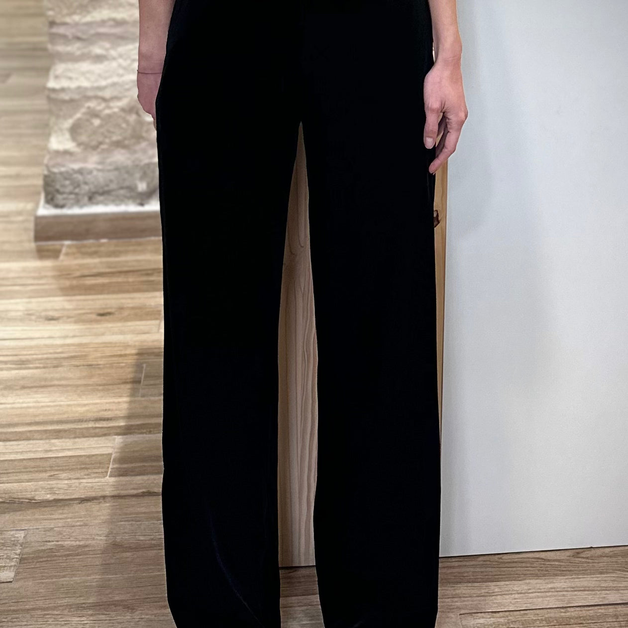 Pantalon noir en velours, coupe droite et taille haute