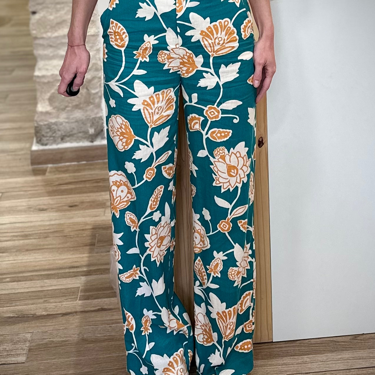 Pantalon fluide imprimé floral vert en lin et viscose 