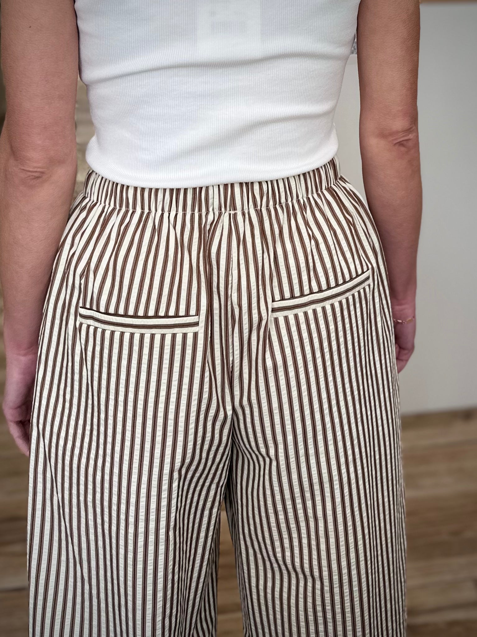 zoom poche arrière pantalon volute mocha
