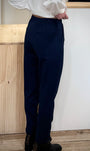 Silhouette en pantalon chic bleu marine