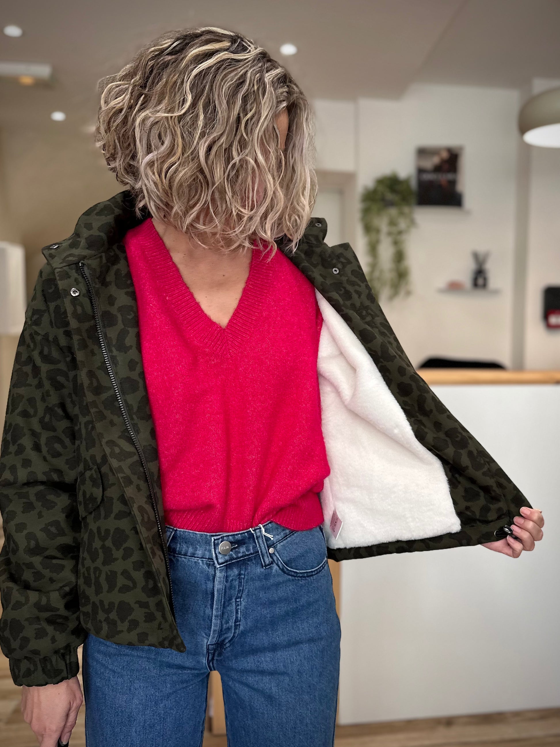 Parka ouverte laissant voir la doublure chaude